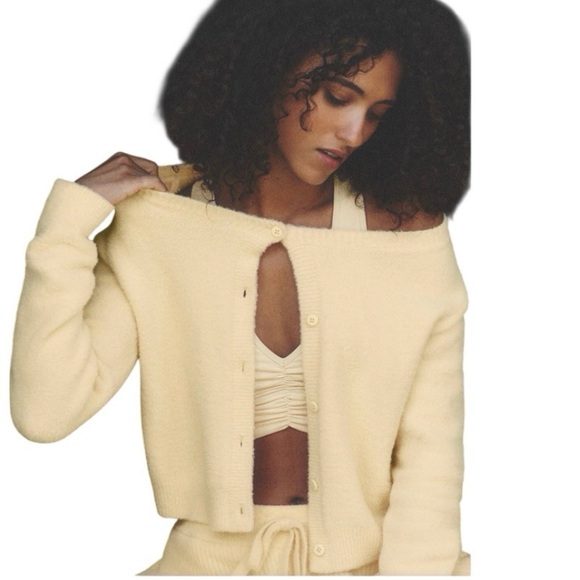 ALO Yoga Snuggle Up Sweater Cropped Cardigan - Candlelight Yellow - Picture 3 of 5